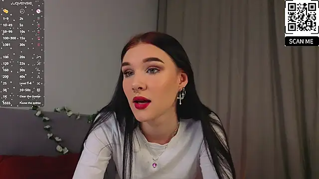 Snapshot of JenniferSullivan chatting on 09.28.25 JenniferSullivan online show from 09.28.25