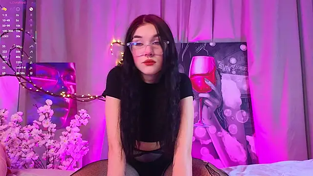 Snapshot of JenniferSullivan chatting on 11.23.25 JenniferSullivan online show from 11.23.25