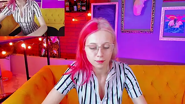 Snapshot of SakuraBliss chatting on 09.24.25 SakuraBliss online show from 09.24.25