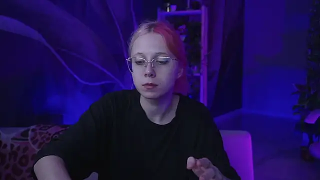 Snapshot of SakuraBliss chatting on 10.03.25 SakuraBliss online show from 10.03.25