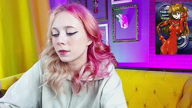 Snapshot of SakuraBliss chatting on 10.13.25 SakuraBliss online show from 10.13.25