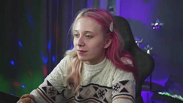 Snapshot of SakuraBliss chatting on 10.16.25 SakuraBliss online show from 10.16.25