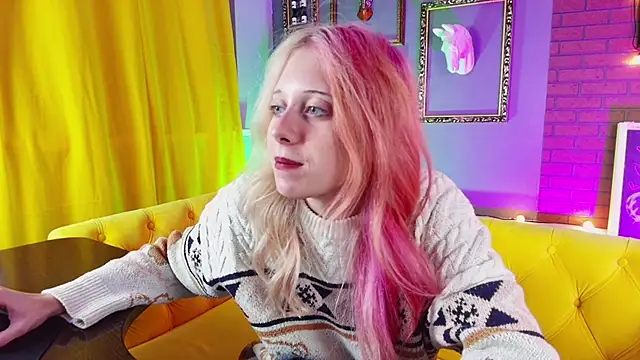 Snapshot of SakuraBliss chatting on 10.17.25 SakuraBliss online show from 10.17.25