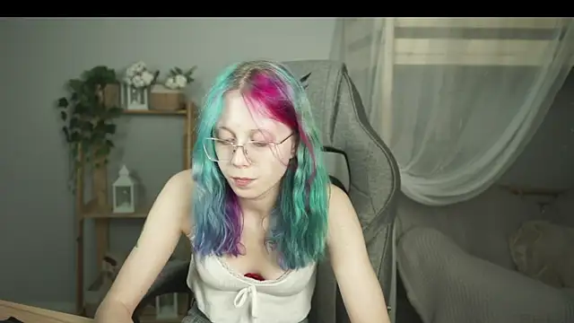 Snapshot of SakuraBliss chatting on 11.10.25 SakuraBliss online show from 11.10.25