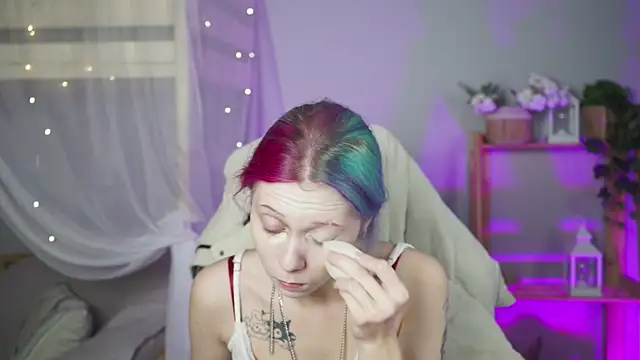 Snapshot of SakuraBliss chatting on 11.13.25 SakuraBliss online show from 11.13.25