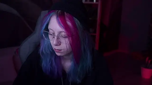 Snapshot of SakuraBliss chatting on 11.14.25 SakuraBliss online show from 11.14.25