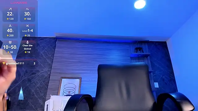 Snapshot of MadisonAnngel chatting on 11.04.25 MadisonAnngel online show from 11.04.25