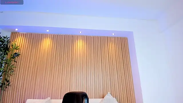 Snapshot of MadisonAnngel chatting on 11.23.25 MadisonAnngel online show from 11.23.25