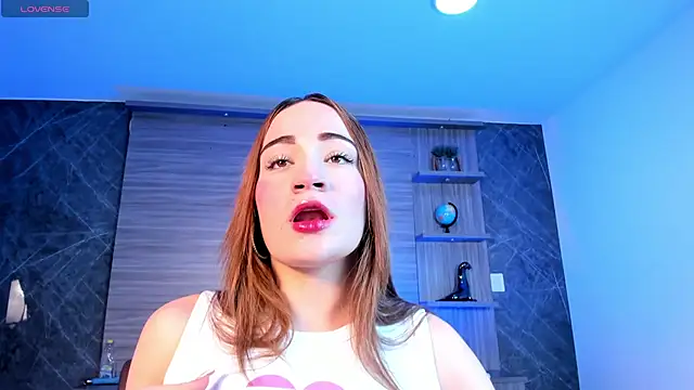 Snapshot of MadisonAnngel chatting on 11.25.25 MadisonAnngel online show from 11.25.25