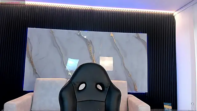 Snapshot of MadisonAnngel chatting on 11.29.25 MadisonAnngel online show from 11.29.25