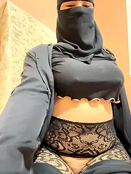 Snapshot of _Laiali_ chatting on 11.23.25 Laiali online show from 11.23.25