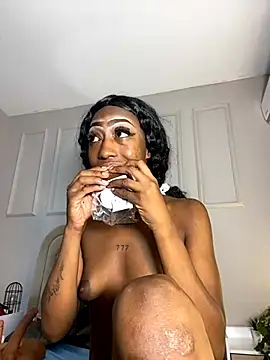 Snapshot of Anamonrroe chatting on 11.19.25 Anamonrroe online show from 11.19.25