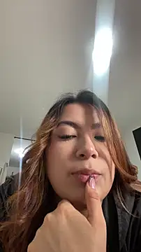 MacarenaRosse online show from 12.16.25