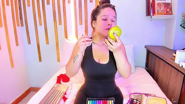 Jennifer Vega1 online show from 09.15.25