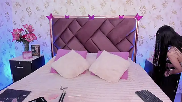 Eva Alzair online show from 12.13.25