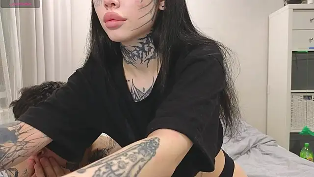 Snapshot of Somniyaa chatting on 09.21.25 Somniyaa online show from 09.21.25