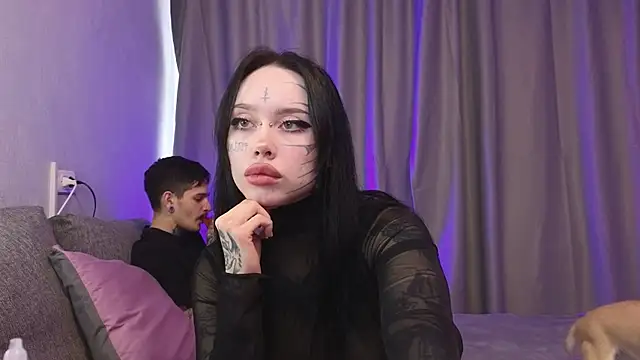 Snapshot of Somniyaa chatting on 11.24.25 Somniyaa online show from 11.24.25