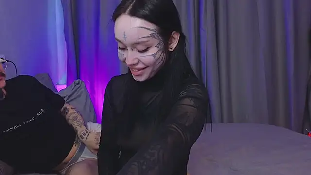 Snapshot of Somniyaa chatting on 11.30.25 Somniyaa online show from 11.30.25