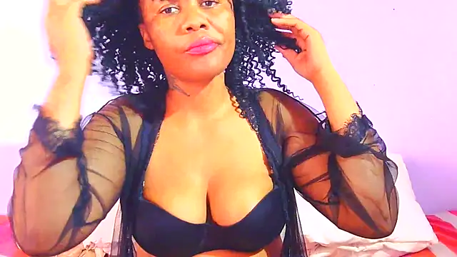 Snapshot of Augustine-Blooomxx chatting on 11.30.25 Augustine-Blooomxx online show from 11.30.25