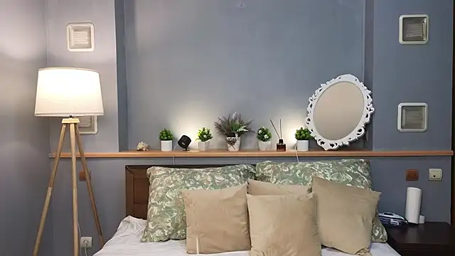 Snapshot of okerriella chatting on 09.18.25 okerriella online show from 09.18.25