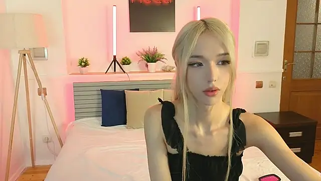 Snapshot of okerriella chatting on 04.24.26 okerriella online show from 04.24.26