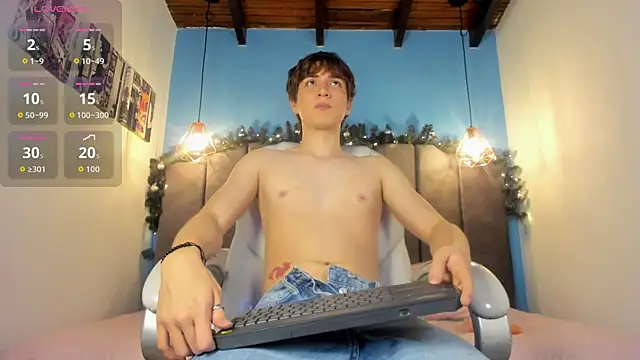 Snapshot of Oscar_and_dani chatting on 11.30.25 Oscar and dani online show from 11.30.25