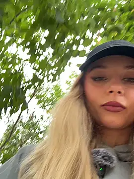 Snapshot of BabyAnais chatting on 09.25.25 BabyAnais online show from 09.25.25