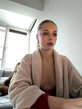 Snapshot of BabyAnais chatting on 10.05.25 BabyAnais online show from 10.05.25