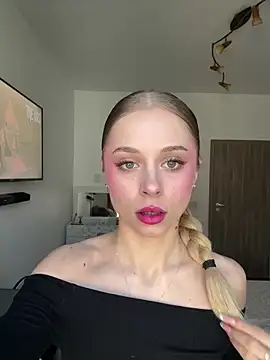 Snapshot of BabyAnais chatting on 10.31.25 BabyAnais online show from 10.31.25