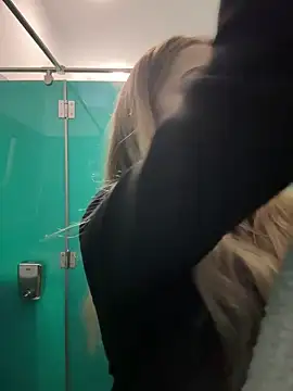 Snapshot of BabyAnais chatting on 11.05.25 BabyAnais online show from 11.05.25