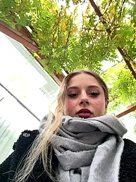 Snapshot of BabyAnais chatting on 11.13.25 BabyAnais online show from 11.13.25