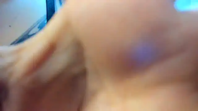 Snapshot of RoxanaBorns_ chatting on 05.04.26 RoxanaBorns online show from 05.04.26