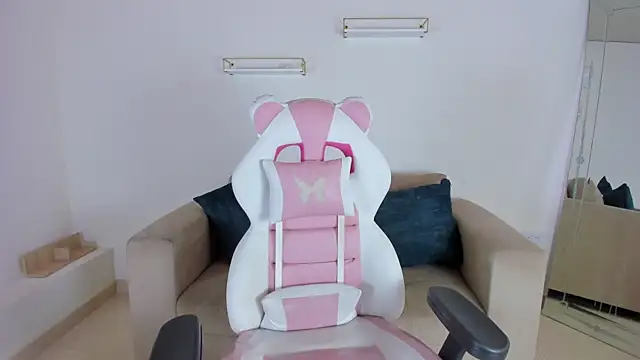 Snapshot of april_smiith chatting on 10.06.25 april smiith online show from 10.06.25