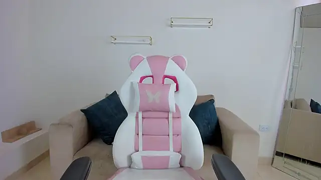 Snapshot of april_smiith chatting on 11.10.25 april smiith online show from 11.10.25