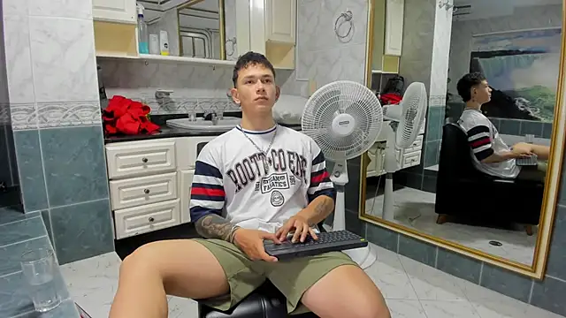 Snapshot of Thomas_moon chatting on 09.13.25 Thomas moon online show from 09.13.25