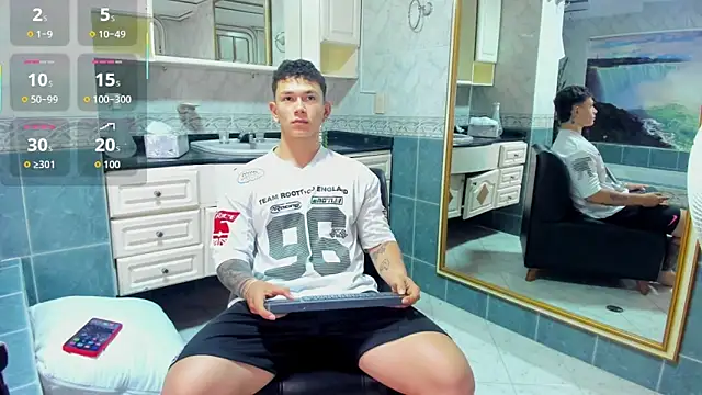 Snapshot of Thomas_moon chatting on 09.30.25 Thomas moon online show from 09.30.25