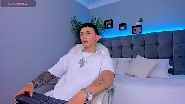 Thomas moon online show from 02.15.26