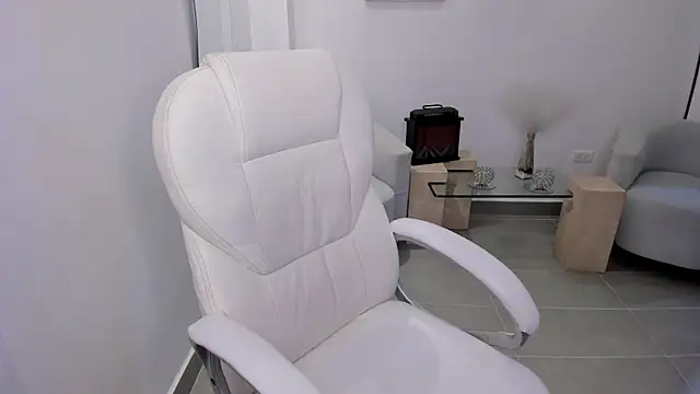 Karliie kloss  online show from 10.09.25