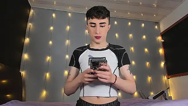 Snapshot of SebastianHilton chatting on 05.07.26 SebastianHilton online show from 05.07.26