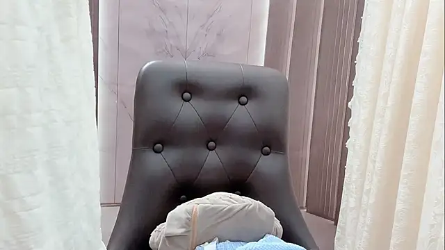 Snapshot of Shenlly chatting on 04.04.26 Shenlly online show from 04.04.26