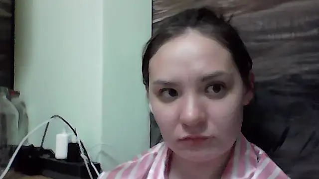 KatrinxCute online show from 10.04.25