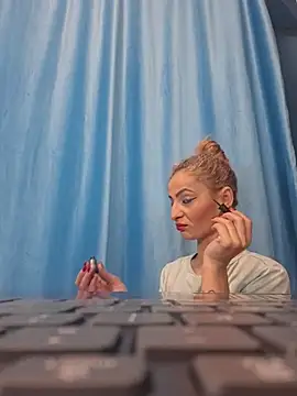 Snapshot of aellabeyonce chatting on 11.28.25 aellabeyonce online show from 11.28.25