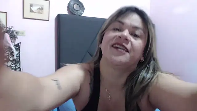 pamela echeverria online show from 09.22.25