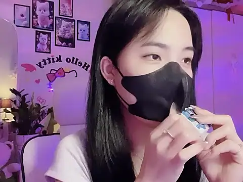 Snapshot of keelinnn19 chatting on 10.10.25 keelinnn19 online show from 10.10.25