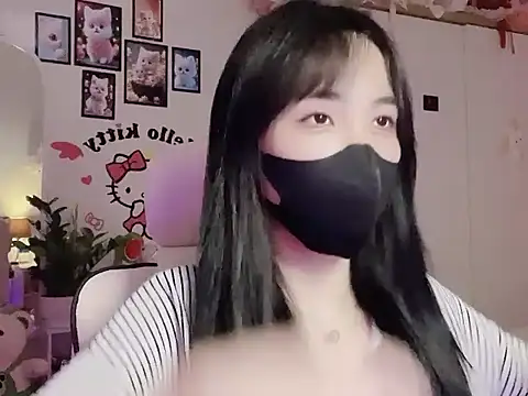 Snapshot of keelinnn19 chatting on 10.11.25 keelinnn19 online show from 10.11.25