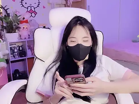 Snapshot of keelinnn19 chatting on 10.30.25 keelinnn19 online show from 10.30.25