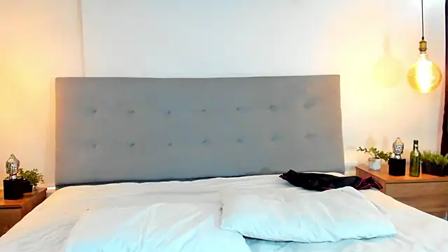 Snapshot of Luna_Claire chatting on 10.25.25 Luna Claire online show from 10.25.25