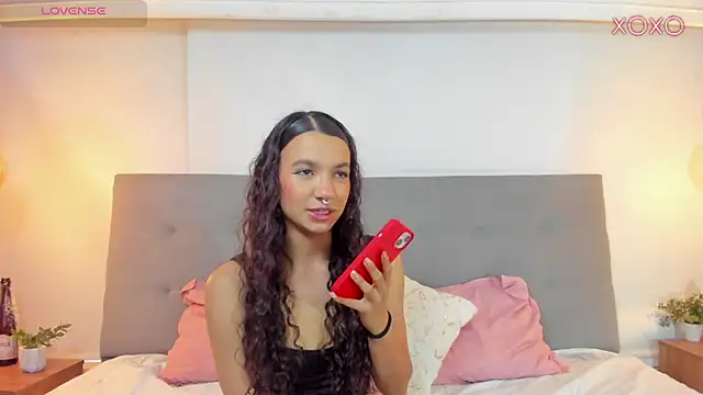 Snapshot of Luna_Claire chatting on 11.20.25 Luna Claire online show from 11.20.25