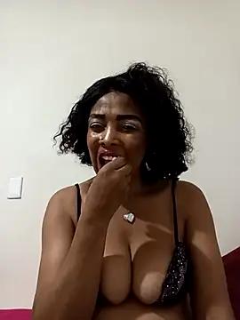 Snapshot of SEXYMOANSXX chatting on 02.20.26 SEXYMOANSXX online show from 02.20.26