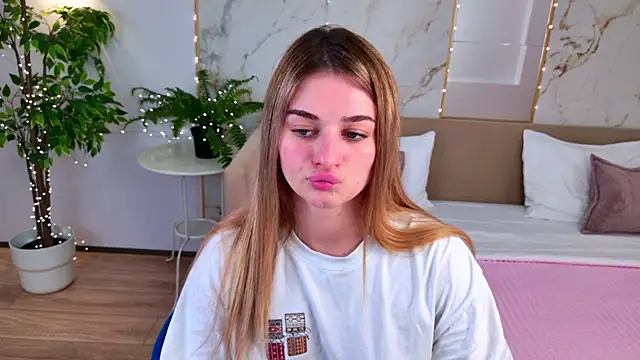 Snapshot of SweetyLicky chatting on 06.09.26 SweetyLicky online show from 06.09.26